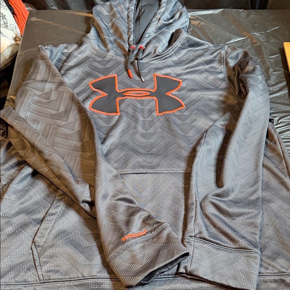 Under Armour Storm 1  size XL Men’s nice sweatshirt front  pocket and hood